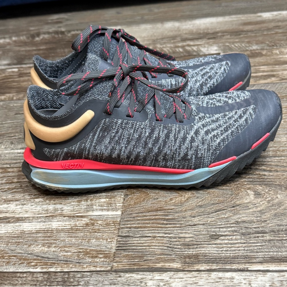 The North Face Women's VECTIV Escape Knit Trail Shoes Size 10